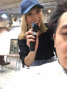 関内の美容室BOBのスタッフの施術の様子